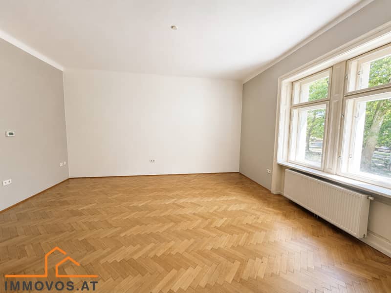 Altbauwohnung in villa with shared garden