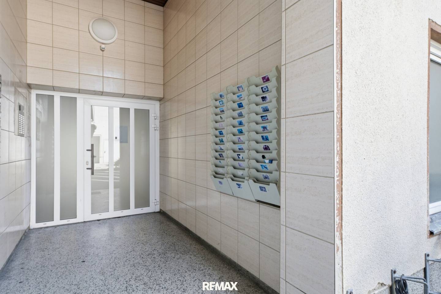 Bestlage Stockerau! Großzügige 3 Zimmer- Wohnung mit traumhaftem Fernblick, Balkon &amp; Garage