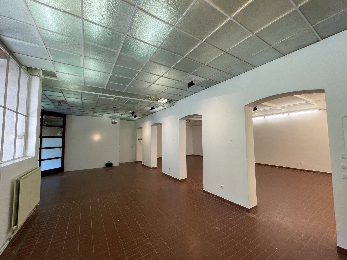 182 m² LOFT - STUDIO/OFFICE/PRACTICE NEAR NASCHMARKT - QUIET GREEN LOCATION