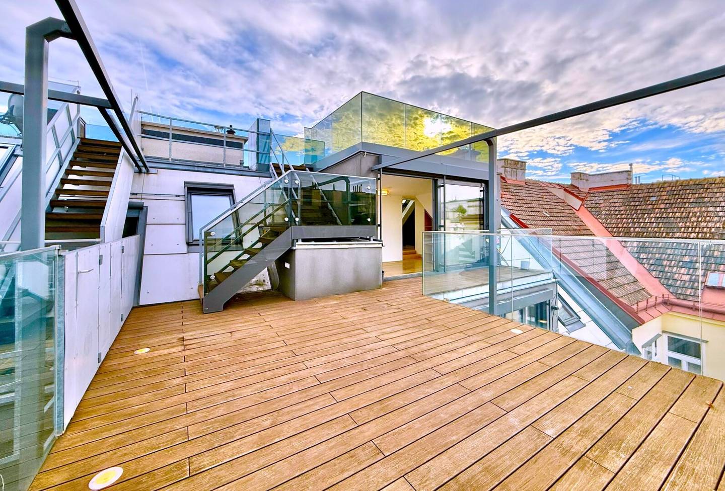 LUXUS-DACHGESCHOSS | 360°-PANORAMABLICK | Rochusmarkt | 4 Zimmer | ca. 204 m² gew. NFL | 2 Garagen optional | 2 Lager optional | Share-Deal möglich