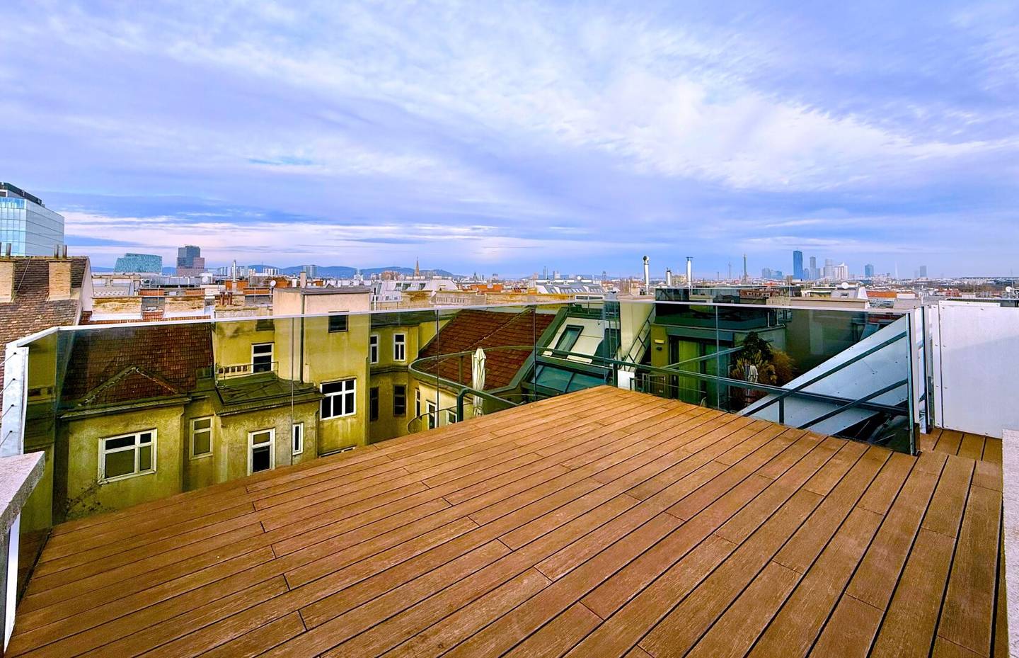 LUXUS-DACHGESCHOSS | 360°-PANORAMABLICK | Rochusmarkt | 4 Zimmer | ca. 204 m² gew. NFL | 2 Garagen optional | 2 Lager optional | Share-Deal möglich