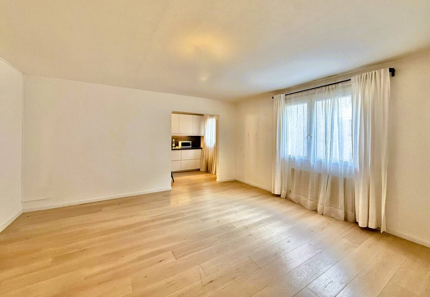 HOFRUHELAGE im Herzen Neubaus | 4 Zimmer | ca. 105 m² WFL | 4. Liftstock | Einbauküche | Mariahilfer Straße