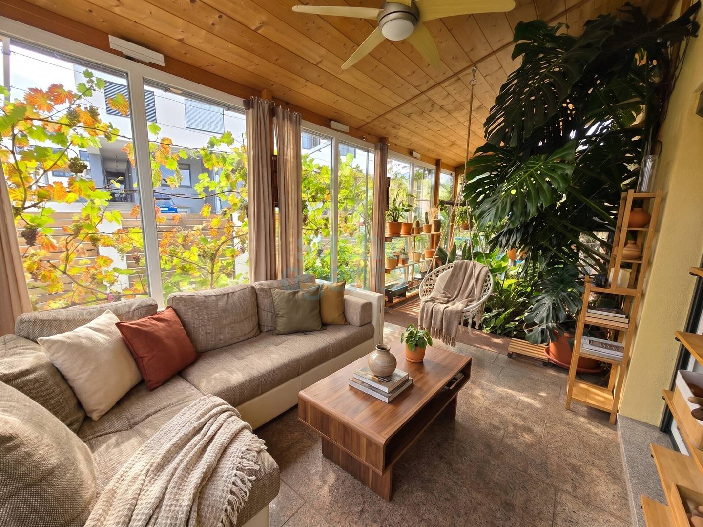 Gartenidylle mit beheiztem Pool Familienwohnung