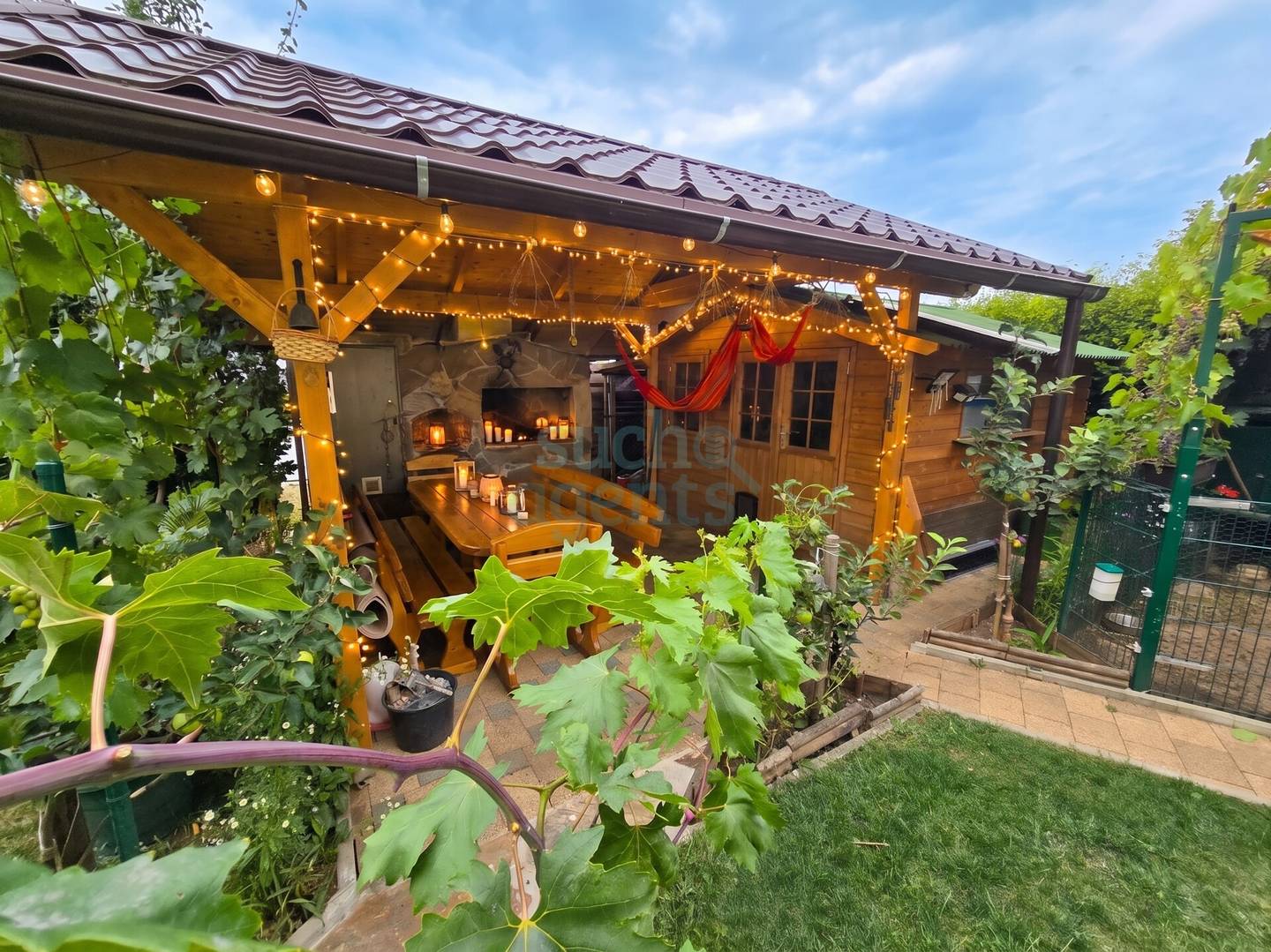 Gartenidylle mit beheiztem Pool Familienwohnung