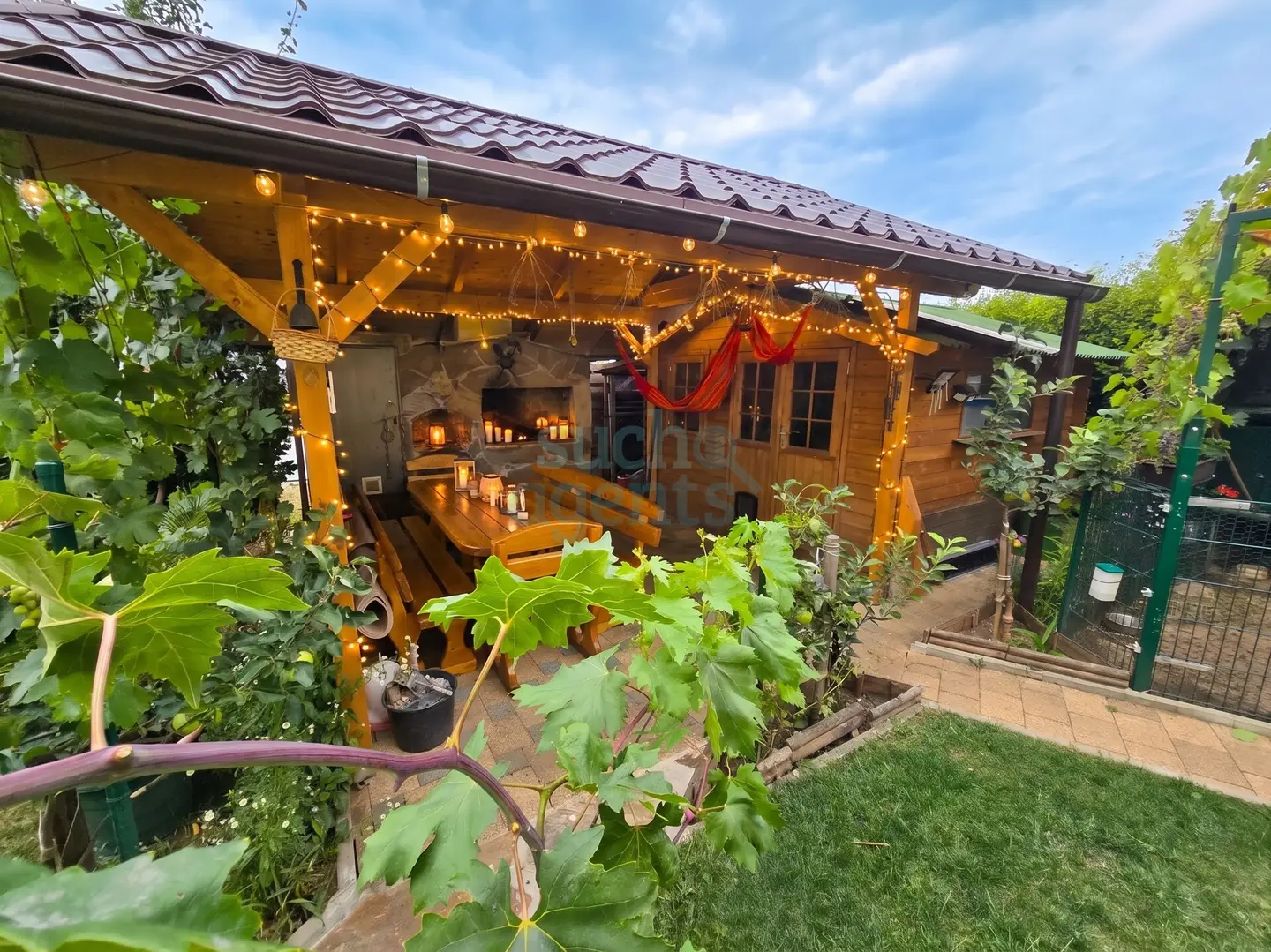 Family apartment with garden and heated pool
