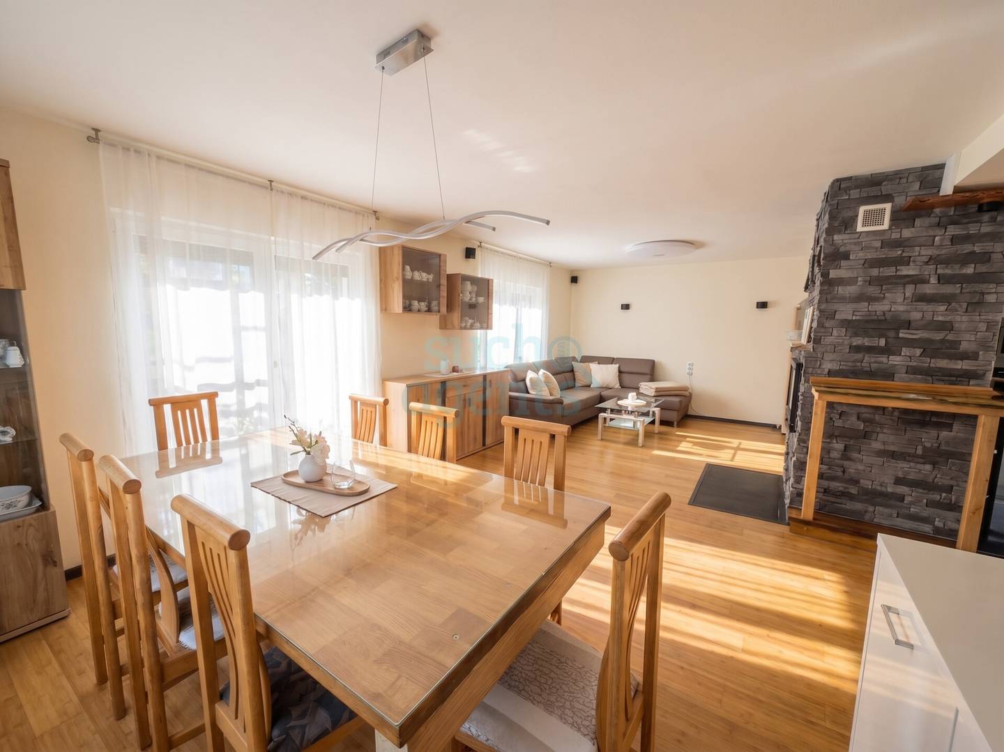 Gartenidylle mit beheiztem Pool Familienwohnung