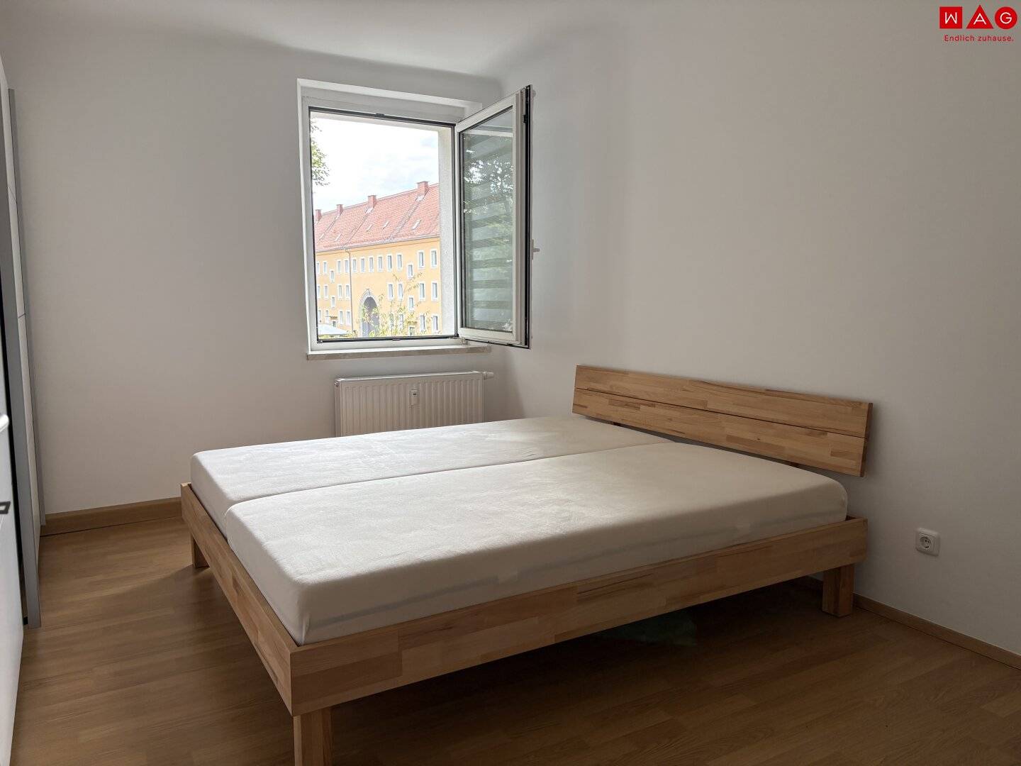 A home to fall in love with: successful room layout and friendly atmosphere create ideal living quality Bright 3-room apartment in quiet green location available from November