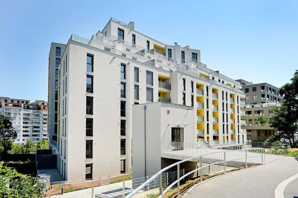 WESTSEITIGE ECKWOHNUNG MIT ABENDSONNE UND PRIVATEM BALKON IN ZENTRALER LAGE