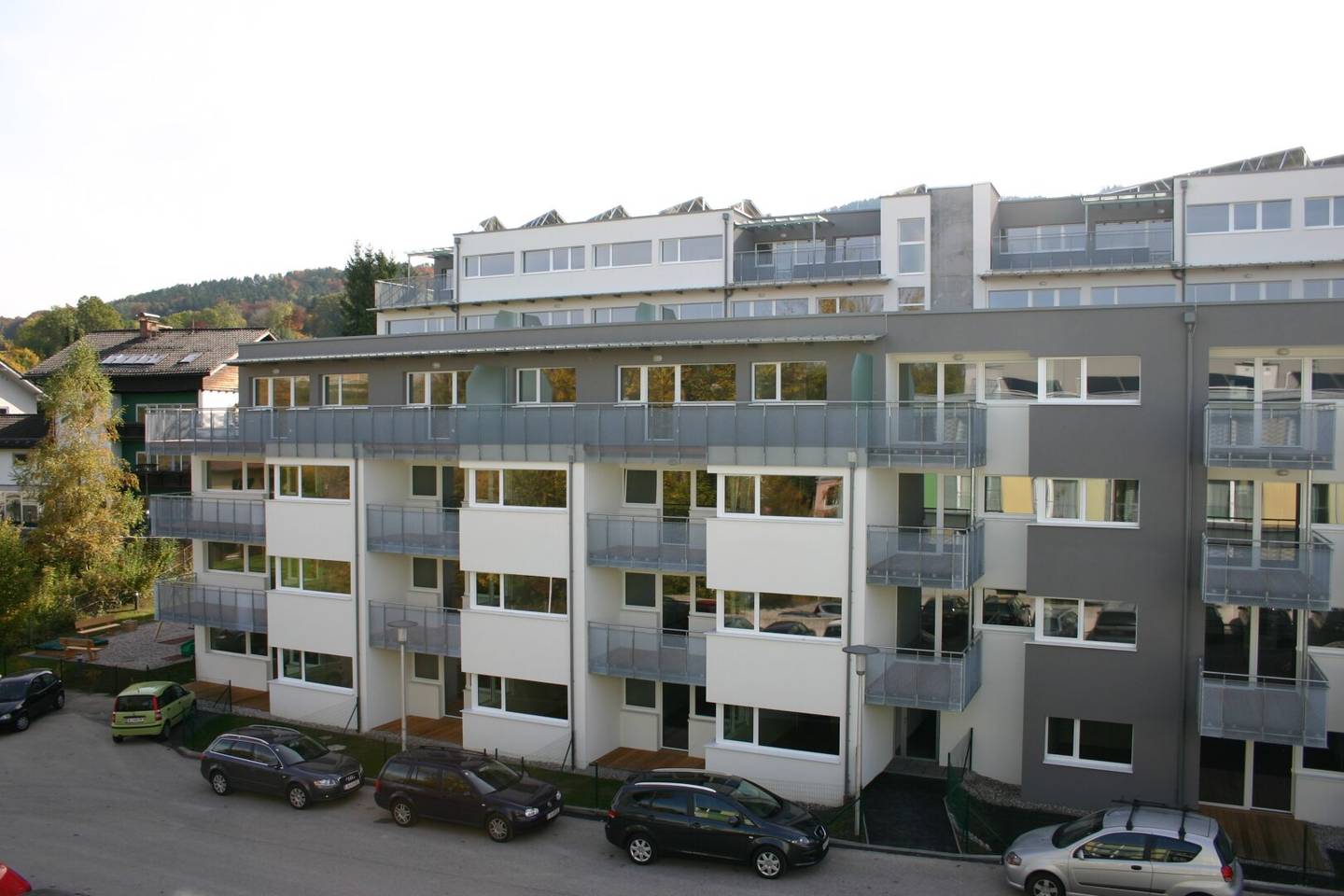 Spacious 4-room apartment with balcony including underground car park in Hallwang for sale