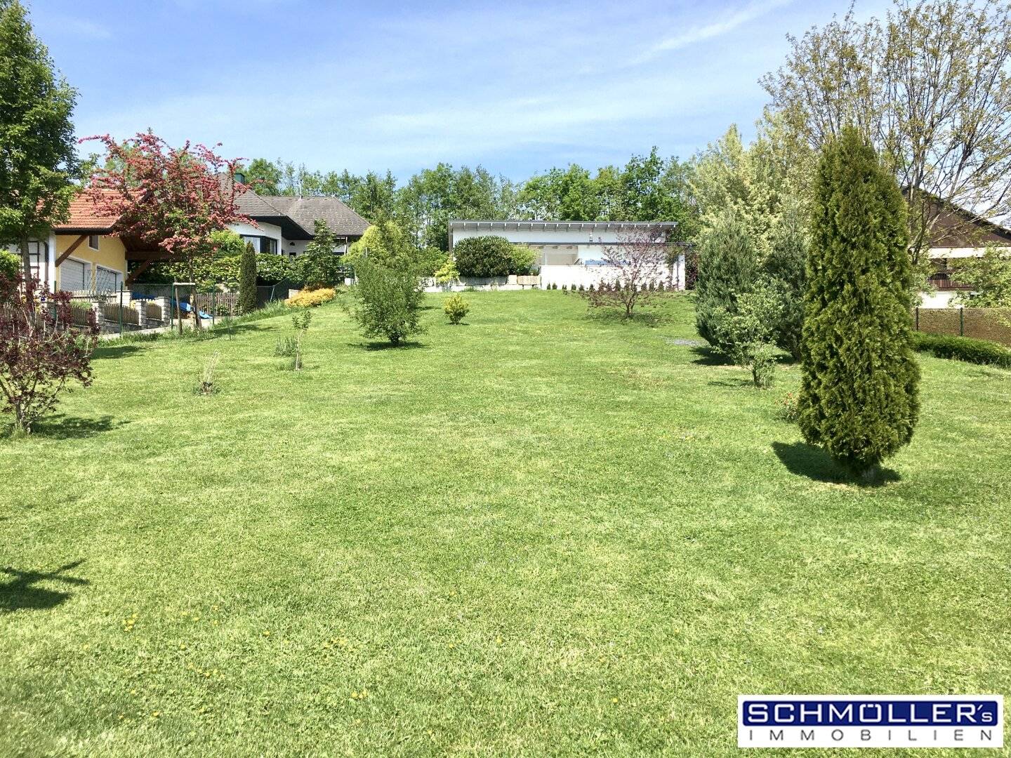 Wunderschönes Baugrundstück mit Baumbestand und Garage