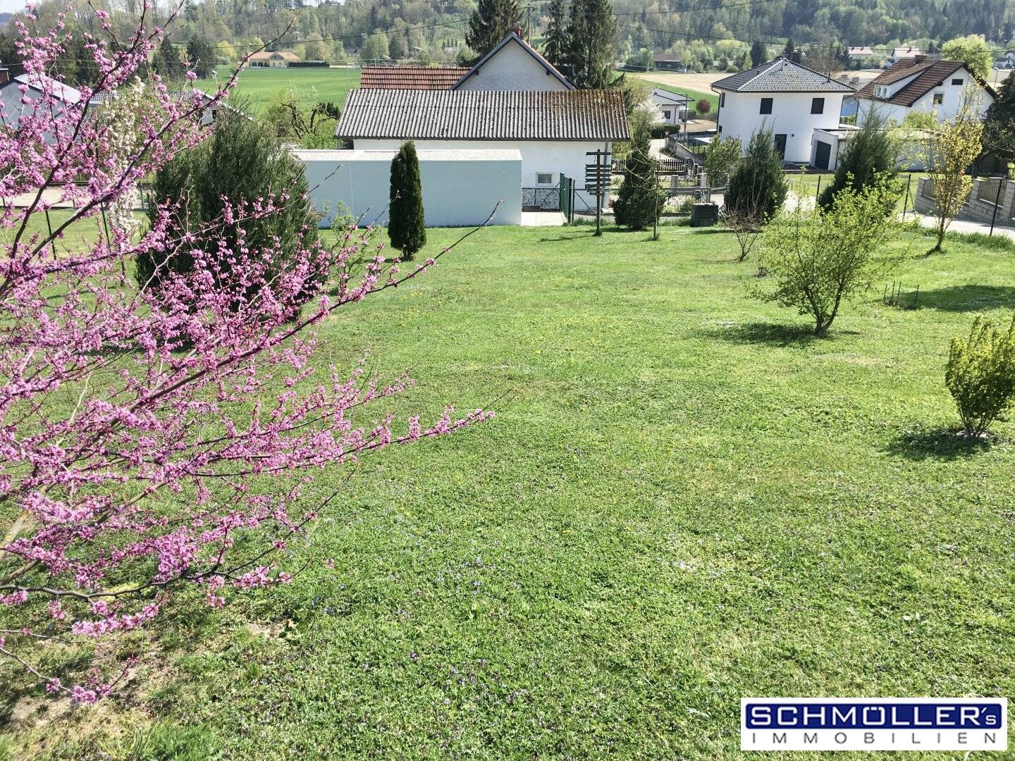 Wunderschönes Baugrundstück mit Baumbestand und Garage