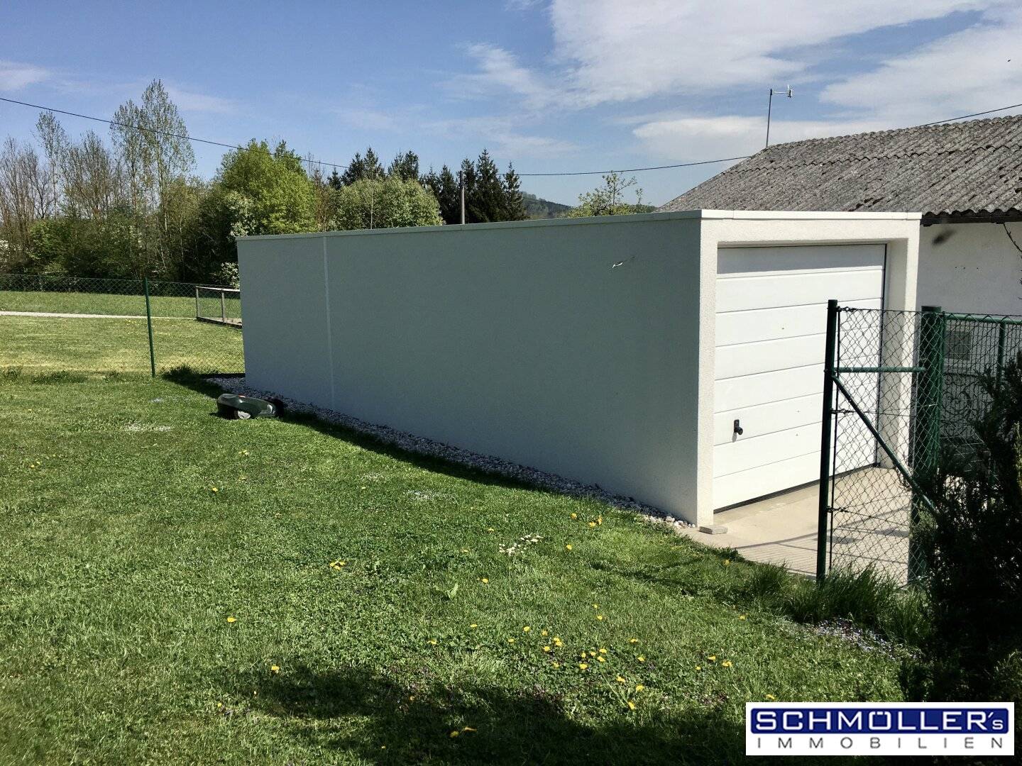 Wunderschönes Baugrundstück mit Baumbestand und Garage