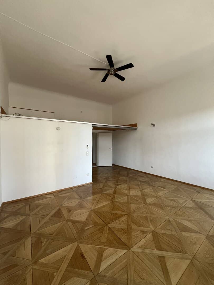 Charming 1-room apartment with balcony in central location