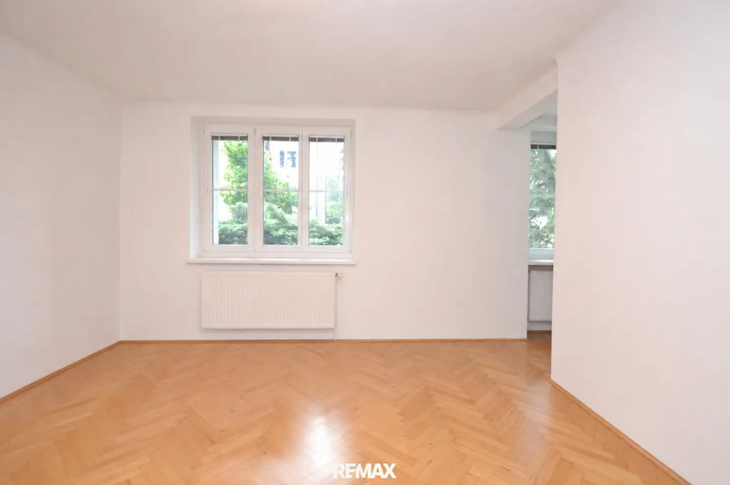 Offer procedure: Living in greenery: 2-room apartment with top infrastructure