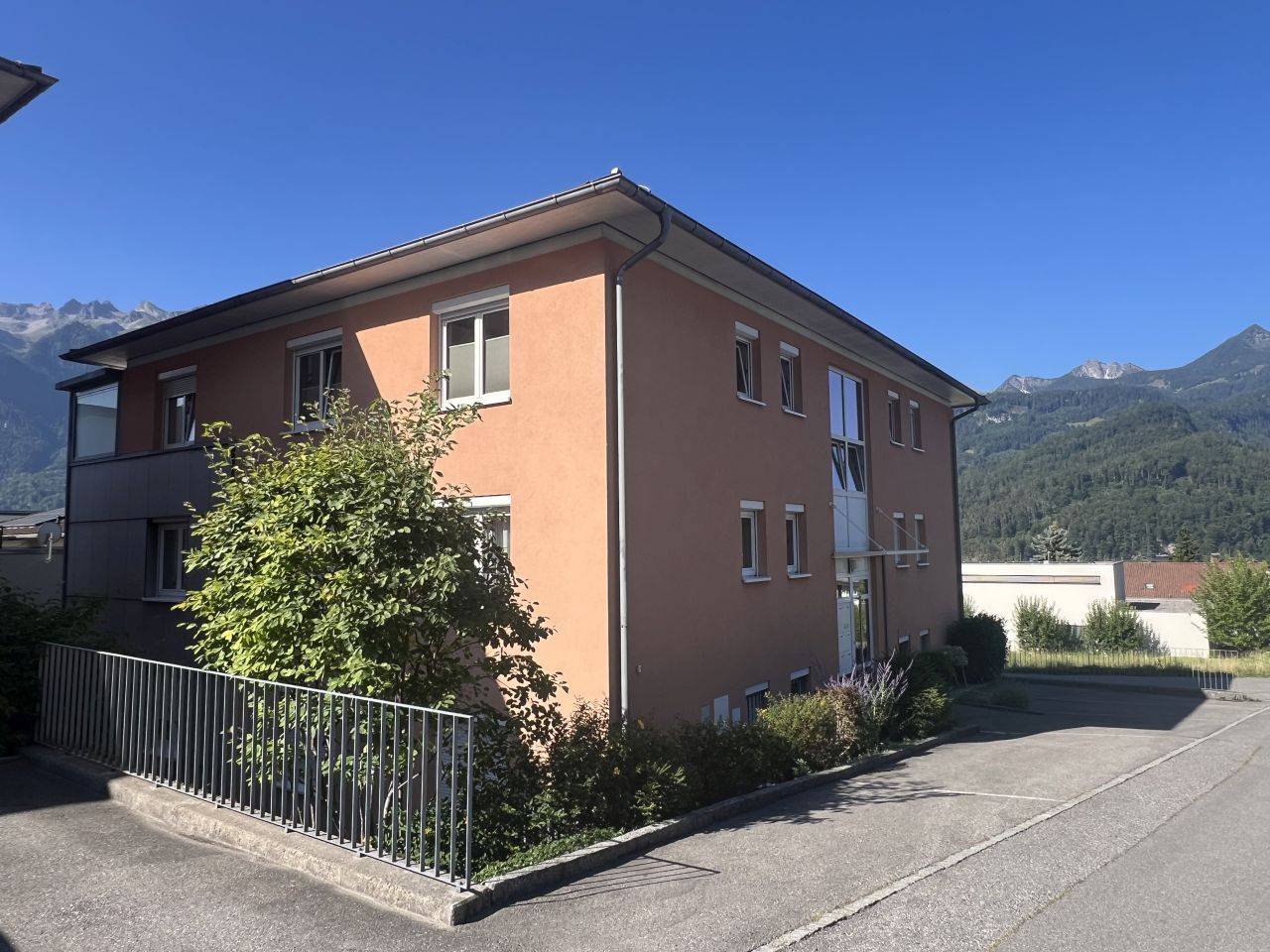 Dachgeschosswohnung with glazed terrace and mountain view