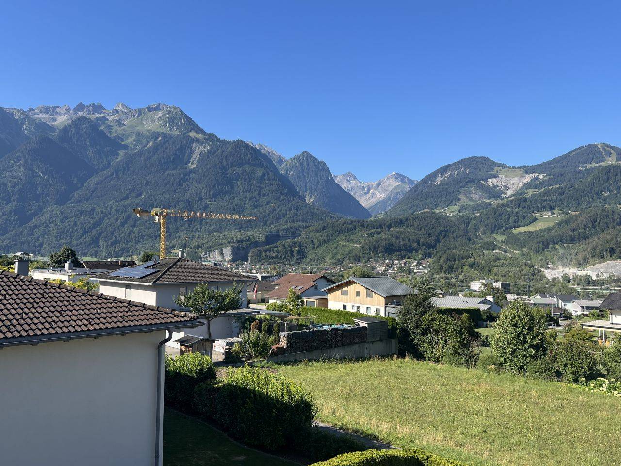 Dachgeschosswohnung with glazed terrace and mountain view
