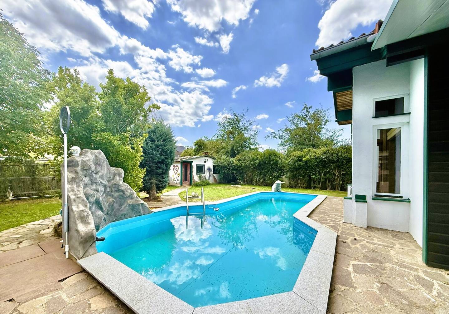 Ihr LANDHAUS mit POOL | Großes Potenzial | ca. 608 m² Grund | 5 Zimmer | ca. 173 m² NFL | Mehrere PKW-Stellplätze