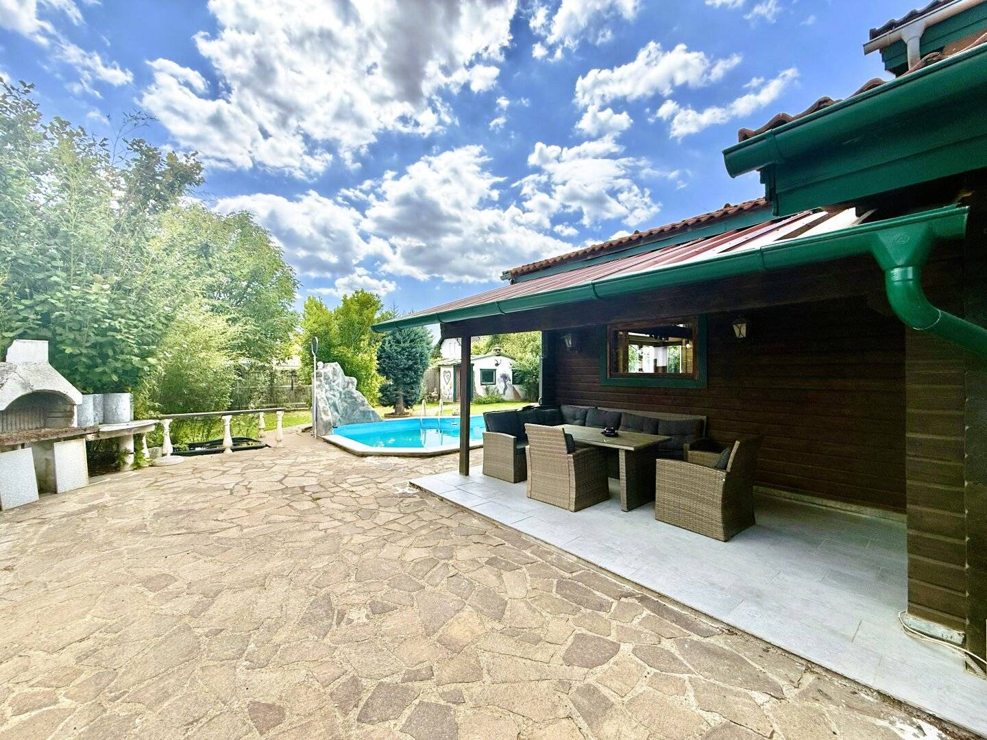 Ihr LANDHAUS mit POOL | Großes Potenzial | ca. 608 m² Grund | 5 Zimmer | ca. 173 m² NFL | Mehrere PKW-Stellplätze