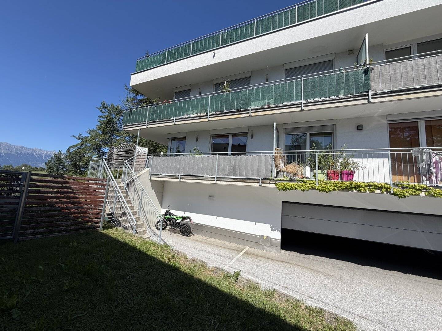 Moderne 68m² Wohnung in Patsch mit Garten, Terrasse &amp; 2 Garagen