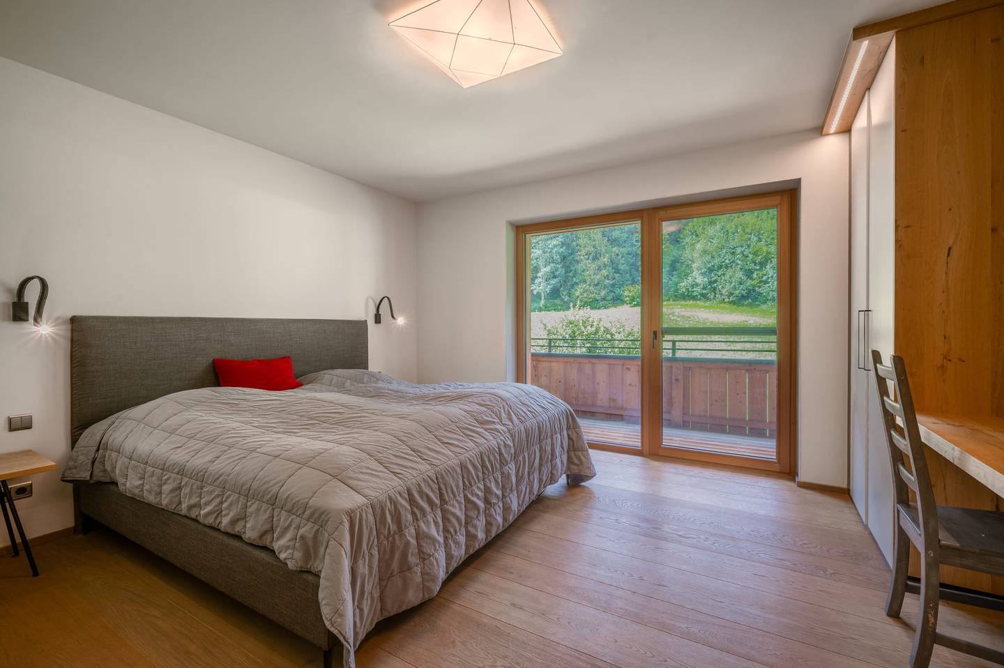 Hochwertige Wohnung in ruhiger Aussichtslage mit Balkonen