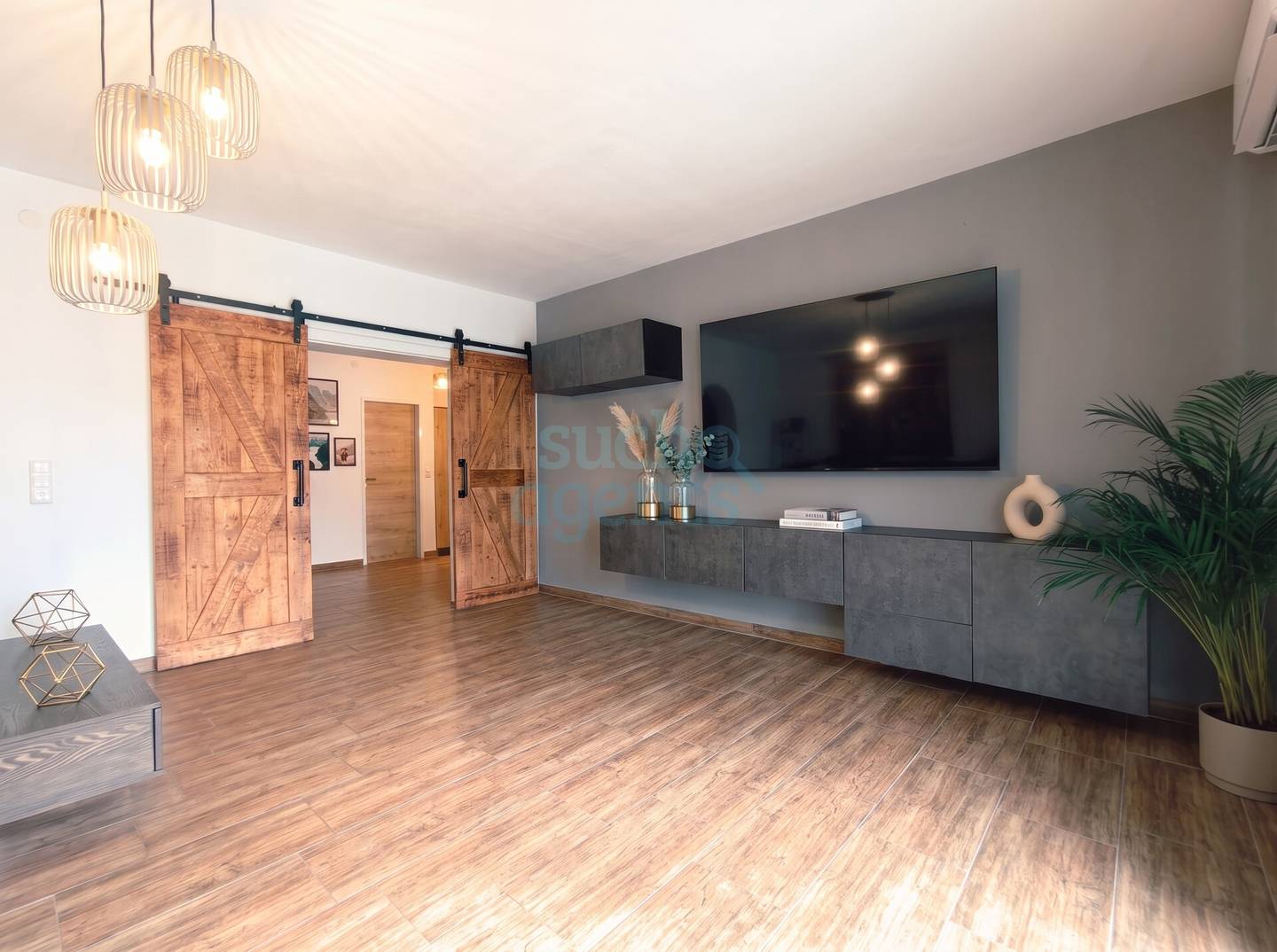 Modernized home with large garden and pool family apartment