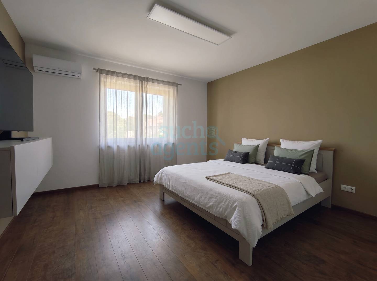 Modernized home with large garden and pool family apartment