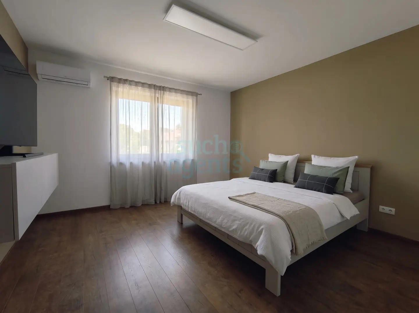 Modernized home with large garden and pool family apartment