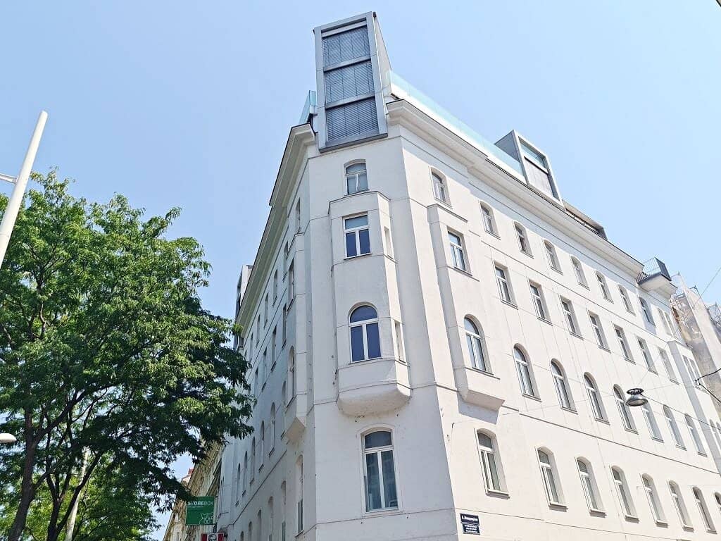 STUMPERGASSE, 104 m2 attic with 14 m2 outdoor space, 2 rooms, open kitchen, bathtub, parquet, air conditioning, FUZO Mariahilfer Straße