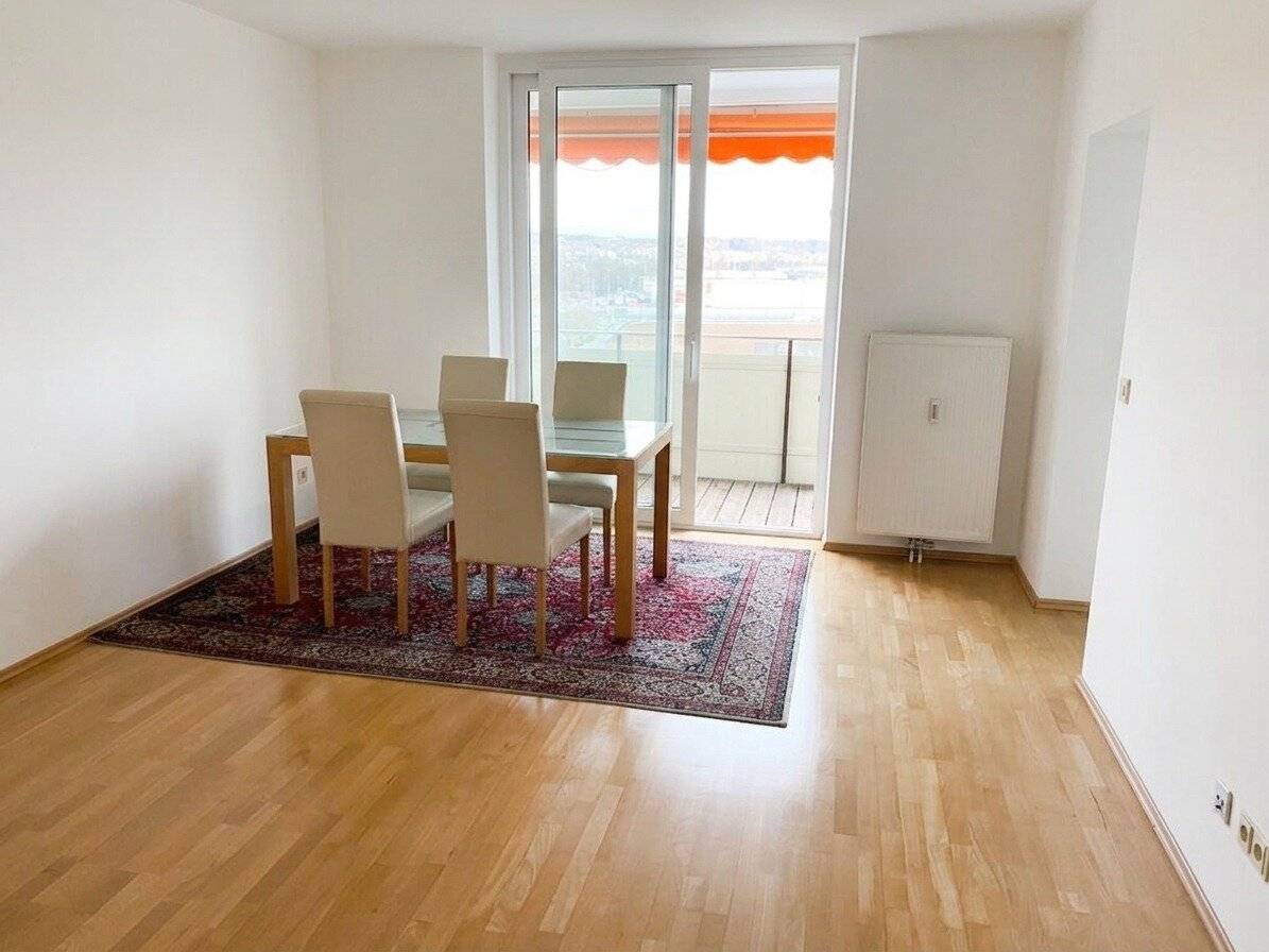 2-room apartment with view (rent incl. hot water and heating)