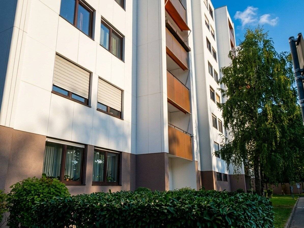2-room apartment with view (rent incl. hot water and heating)