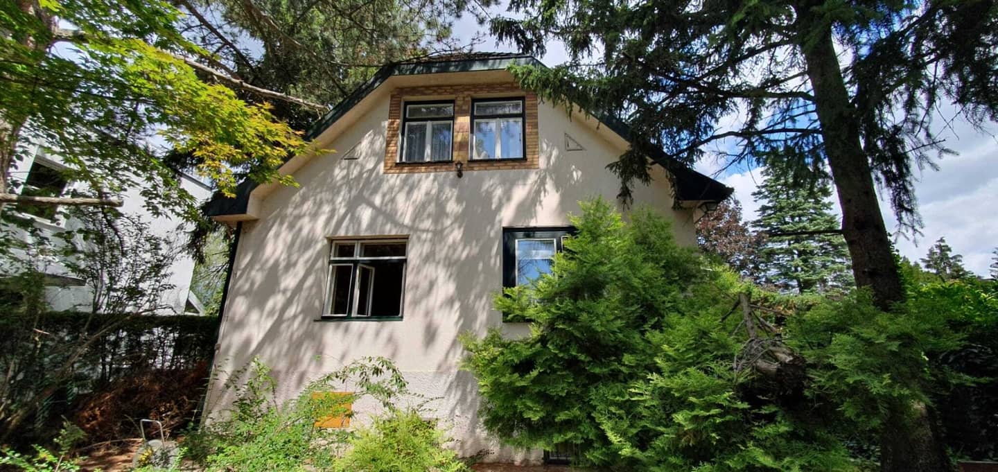 Hietzinger Rarität am Napoleonwald – Grundstück mit Naturteich in absoluter Ruhelage