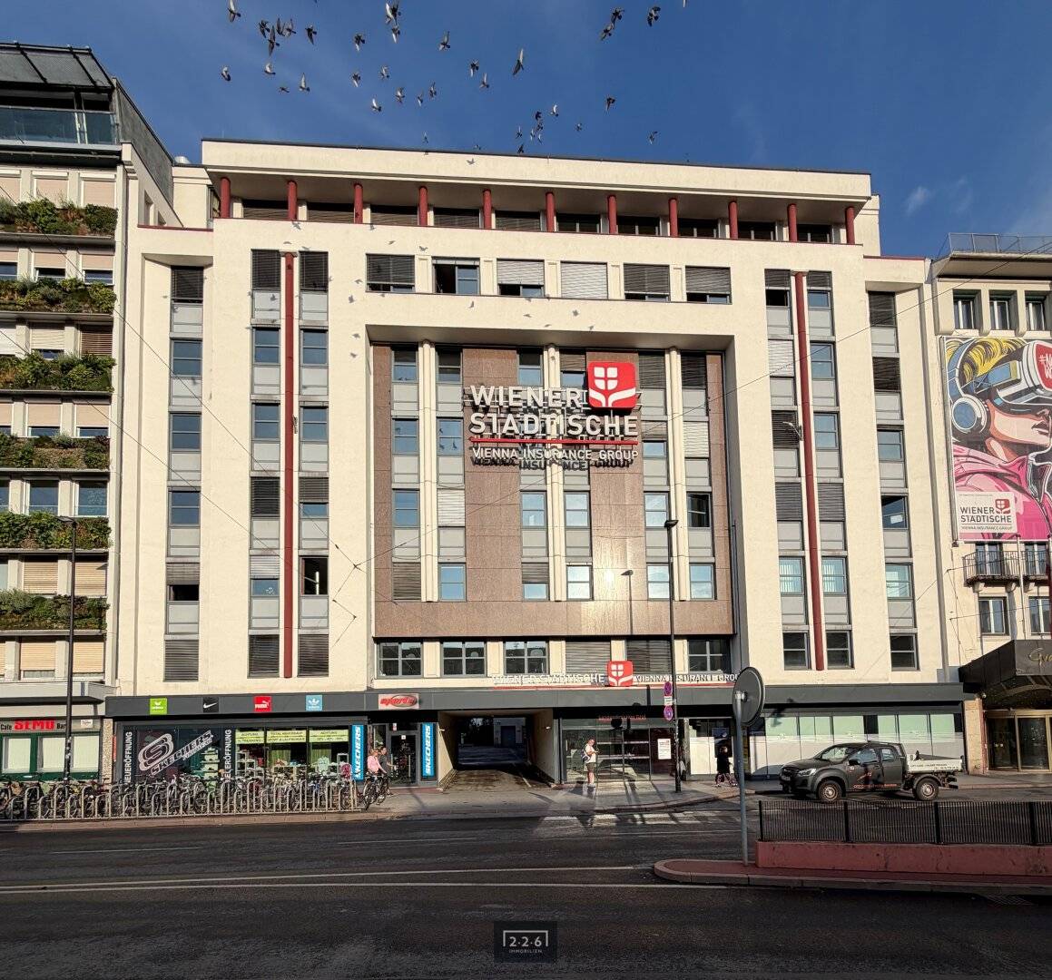 226 Immobilien: INNSBRUCK CENTRE: Large office space (14 ROOMS / approx. 642 m² usable area) over 2 levels (DIVISION POSSIBLE 1. approx. 249 m² and 2. approx. 393 m²) / available immediately