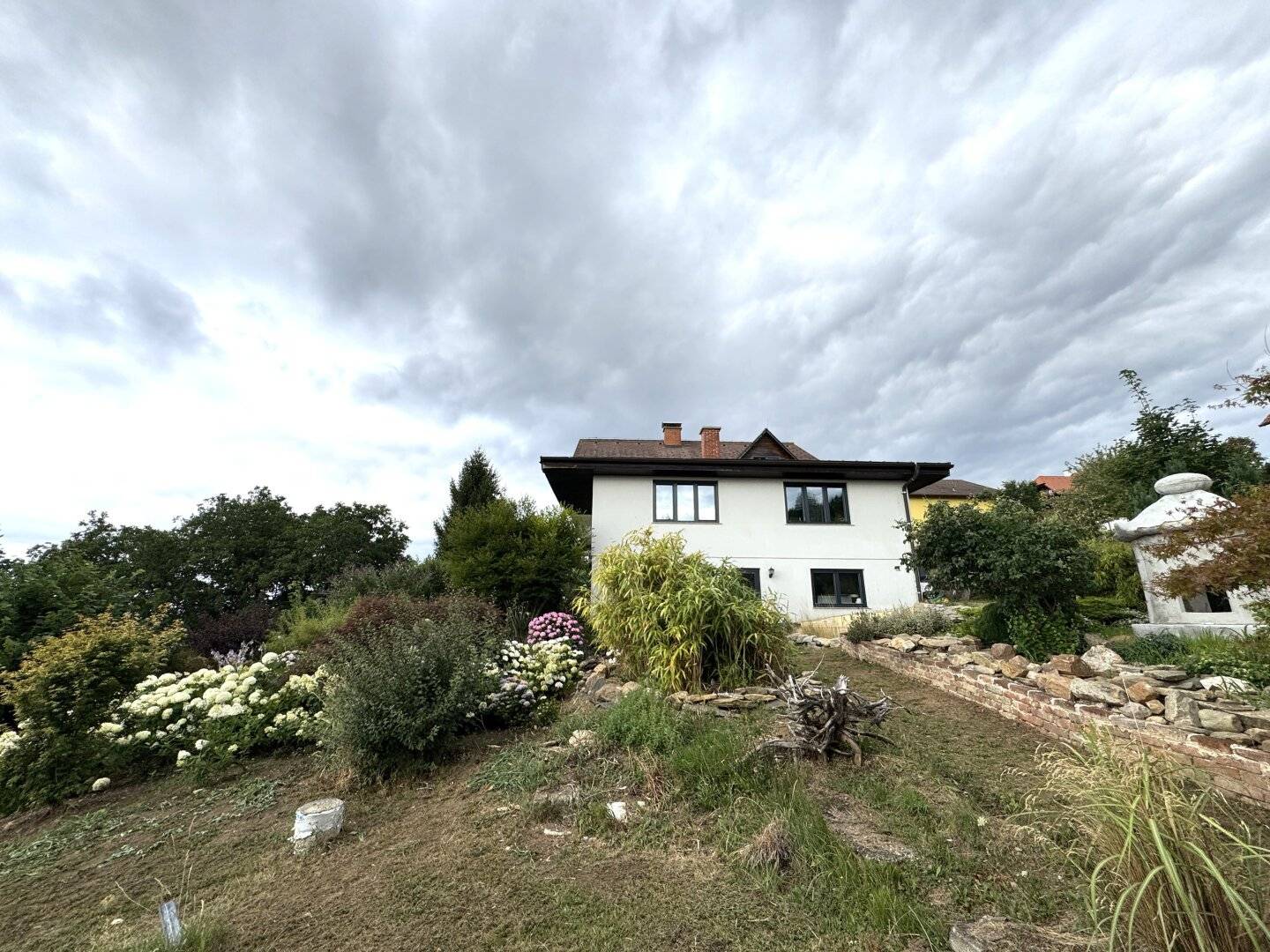 Mehrfamilienhaus mit Loft, traumhaftem Grundstück und Panoramablick in Friedberg
