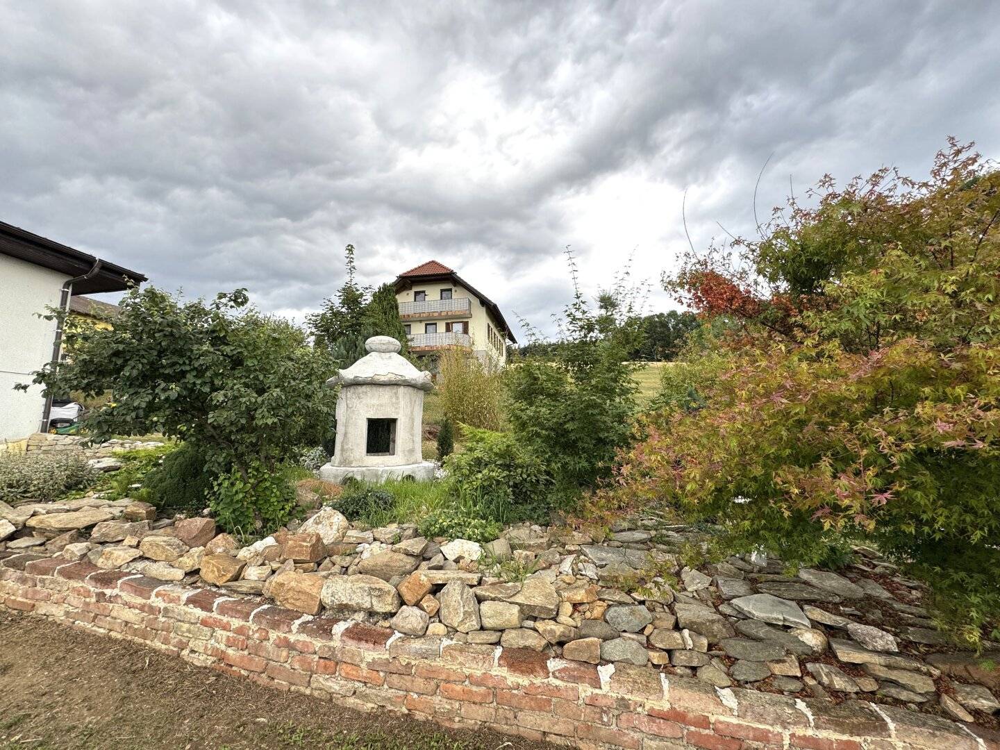Mehrfamilienhaus mit Loft, traumhaftem Grundstück und Panoramablick in Friedberg