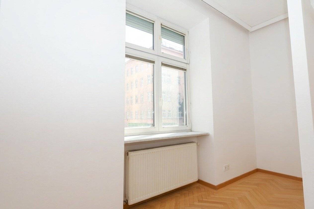 Charming 3-room apartment with elevator, bathtub, shower and parquet