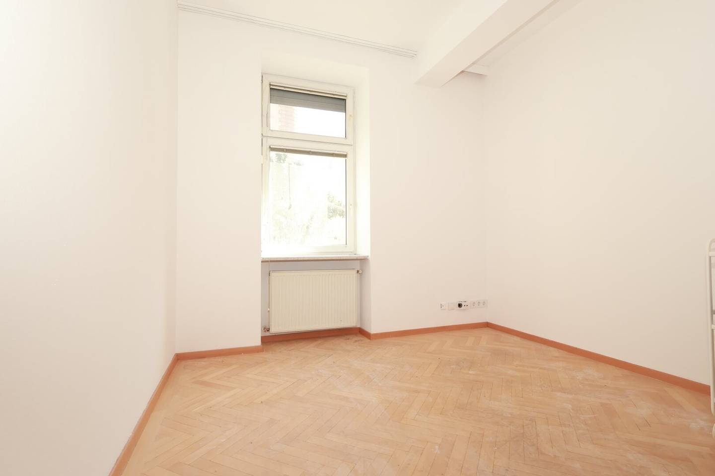 Charming 3-room apartment with elevator, bathtub, shower and parquet