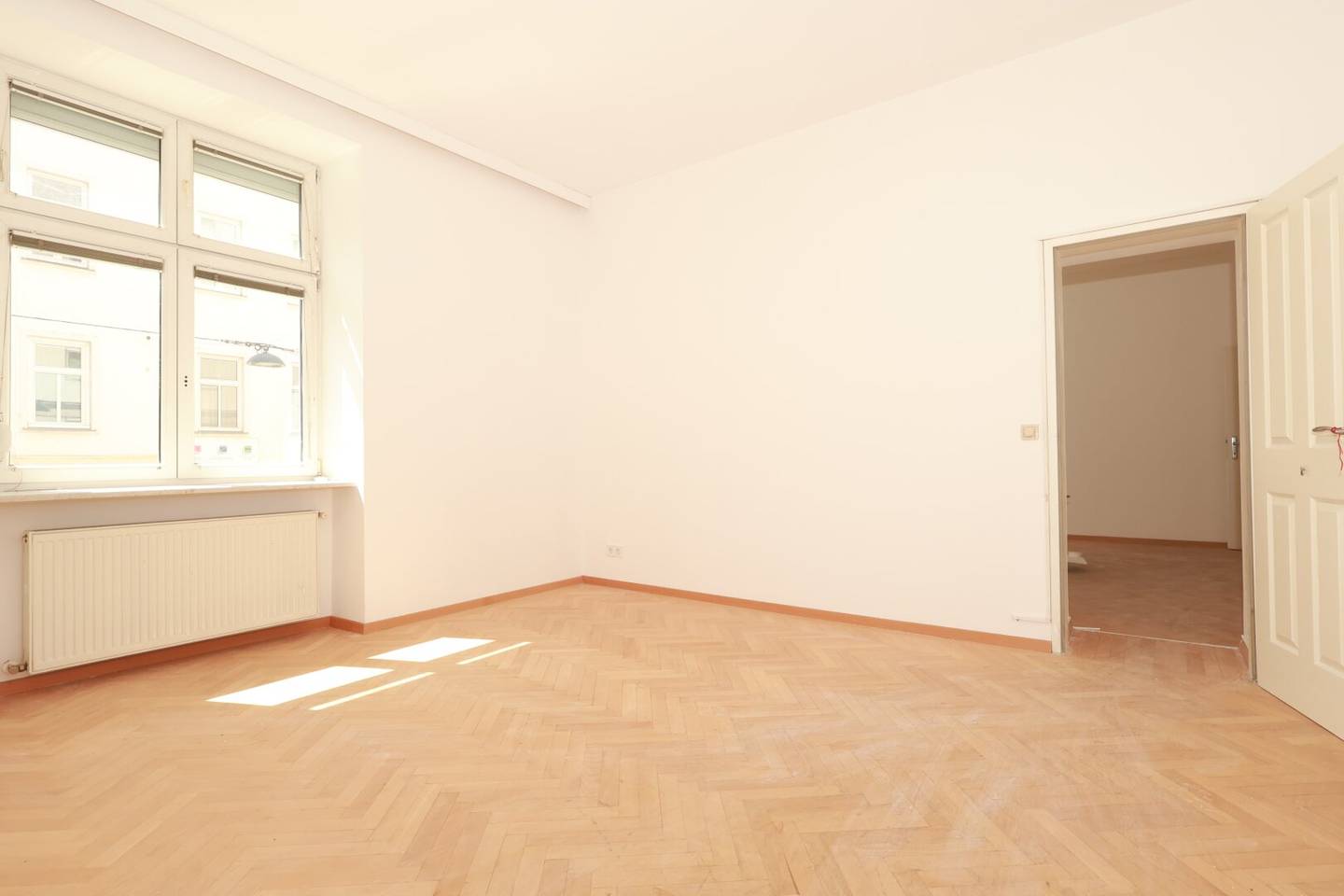 Charming 3-room apartment with elevator, bathtub, shower and parquet