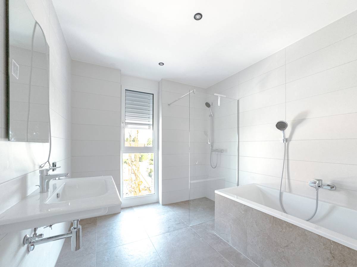 New build Dachgeschosswohnung first occupancy with balcony and lift