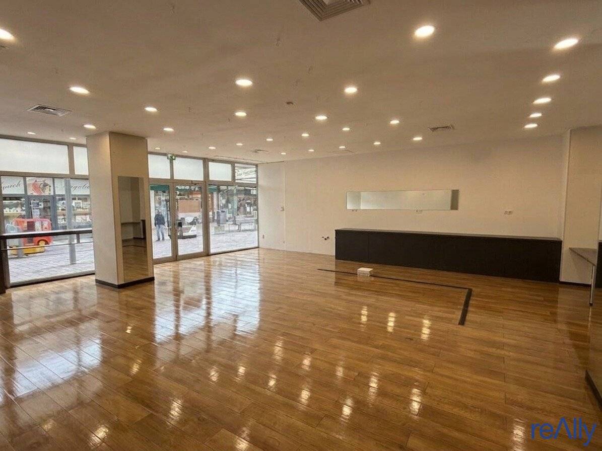 Highly frequented commercial premises directly in Stock-City Plaza for rent