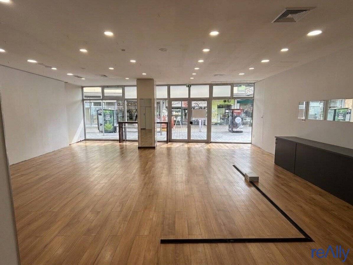 Highly frequented commercial premises directly in Stock-City Plaza for rent