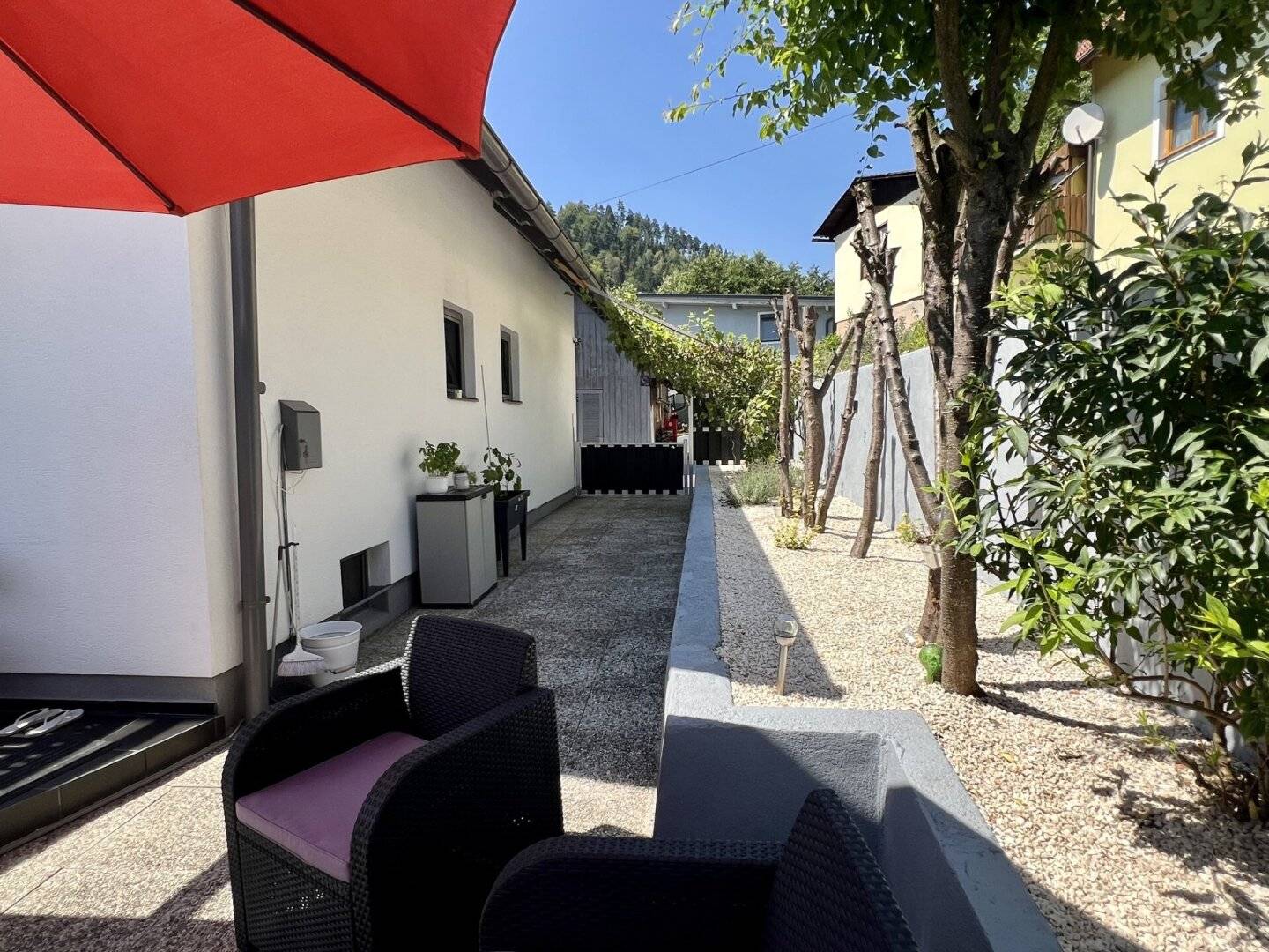 Ruhiges Einfamilienhaus mit Sonnenterrasse und Garage