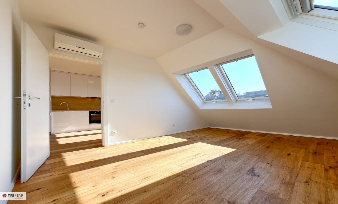 NEW! 2-room attic apartment in 1070 Vienna – available immediately. With new kitchen. Ideal for investors and owner-occupiers.