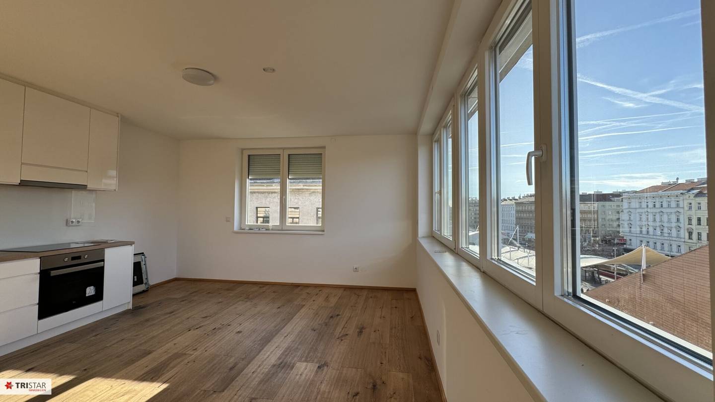 NEW 2-room attic apartment in 1070 Vienna – immediately available. With new kitchen. Ideal for investors and owner occupiers.