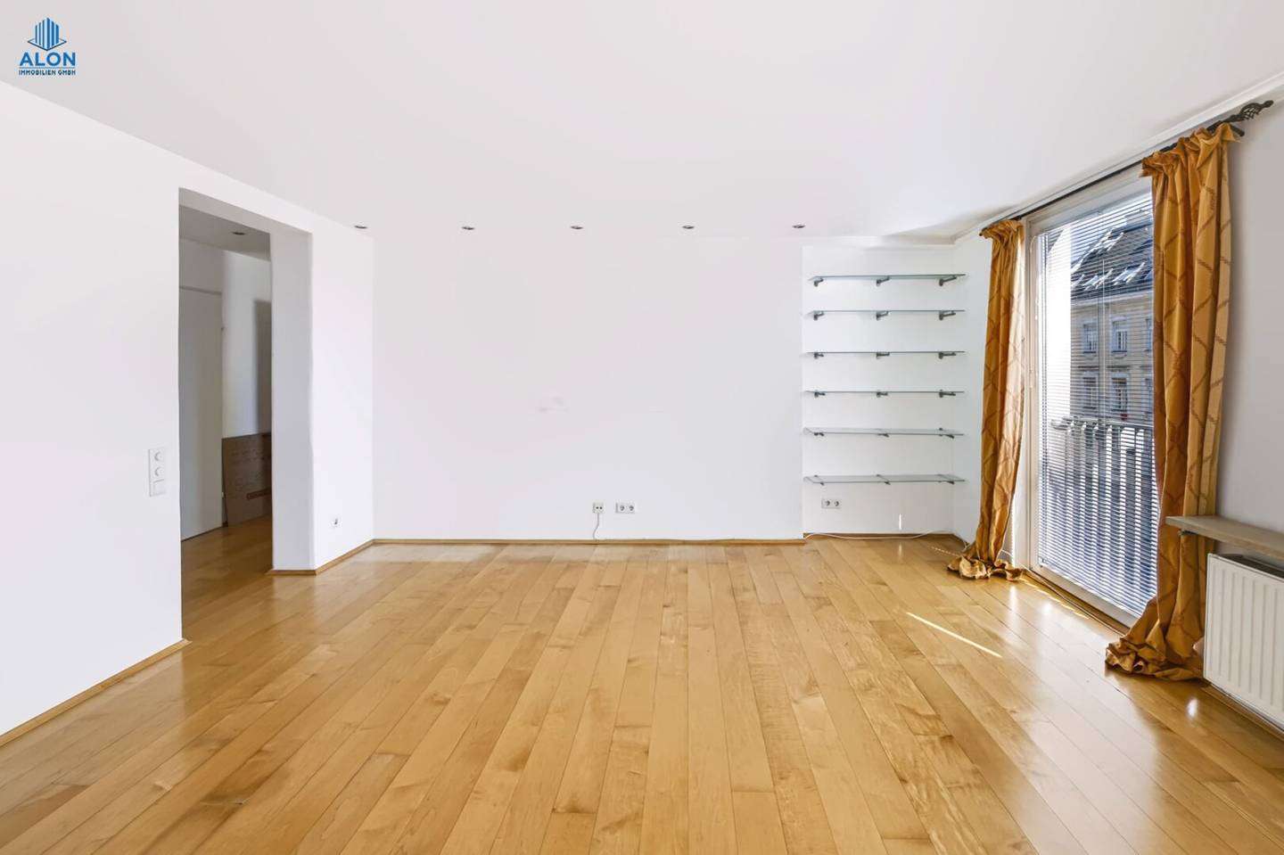NEW Bright 3-room apartment with open kitchen in prime location 5th floor with elevator