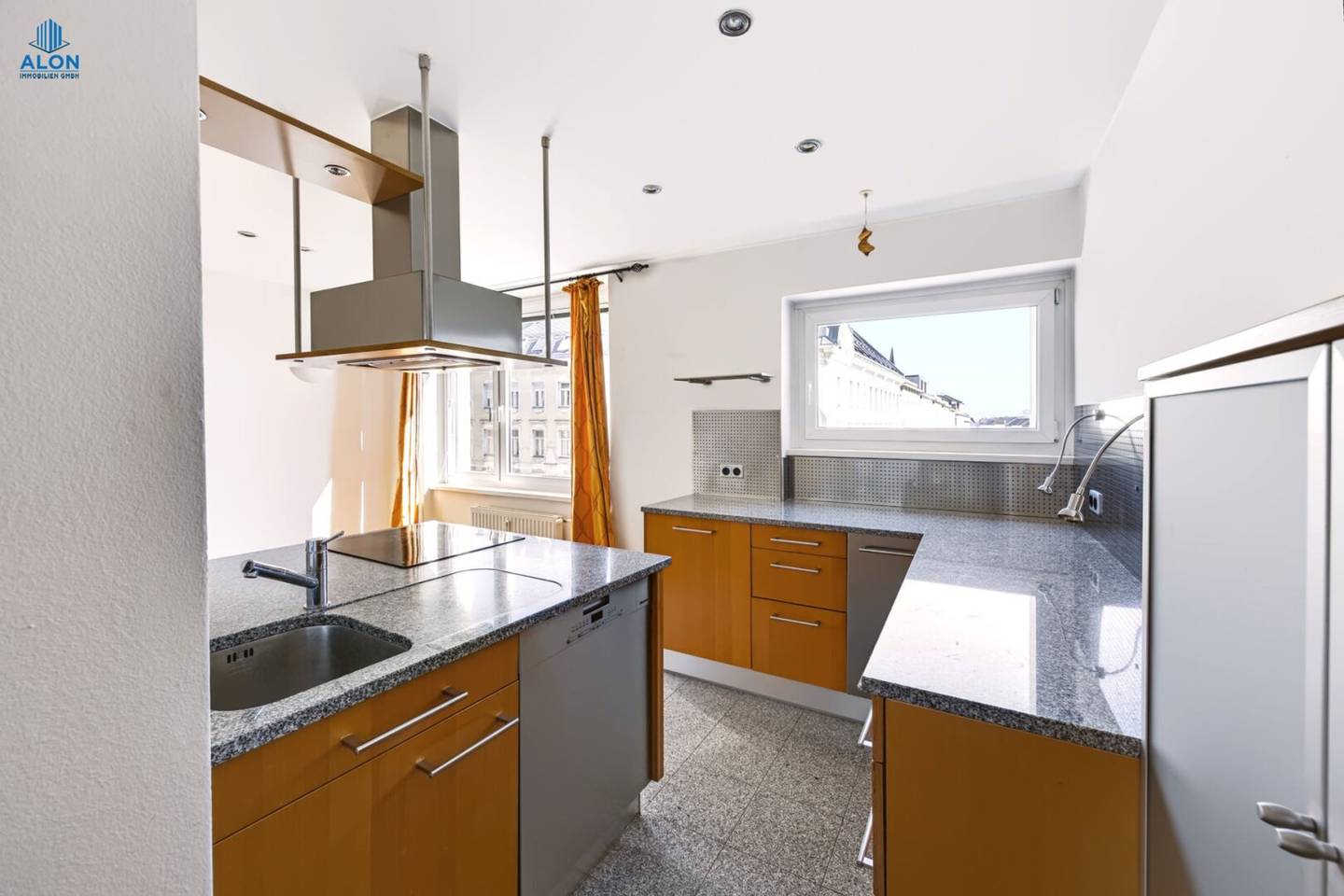 NEW Bright 3-room apartment with open kitchen in prime location 5th floor with elevator