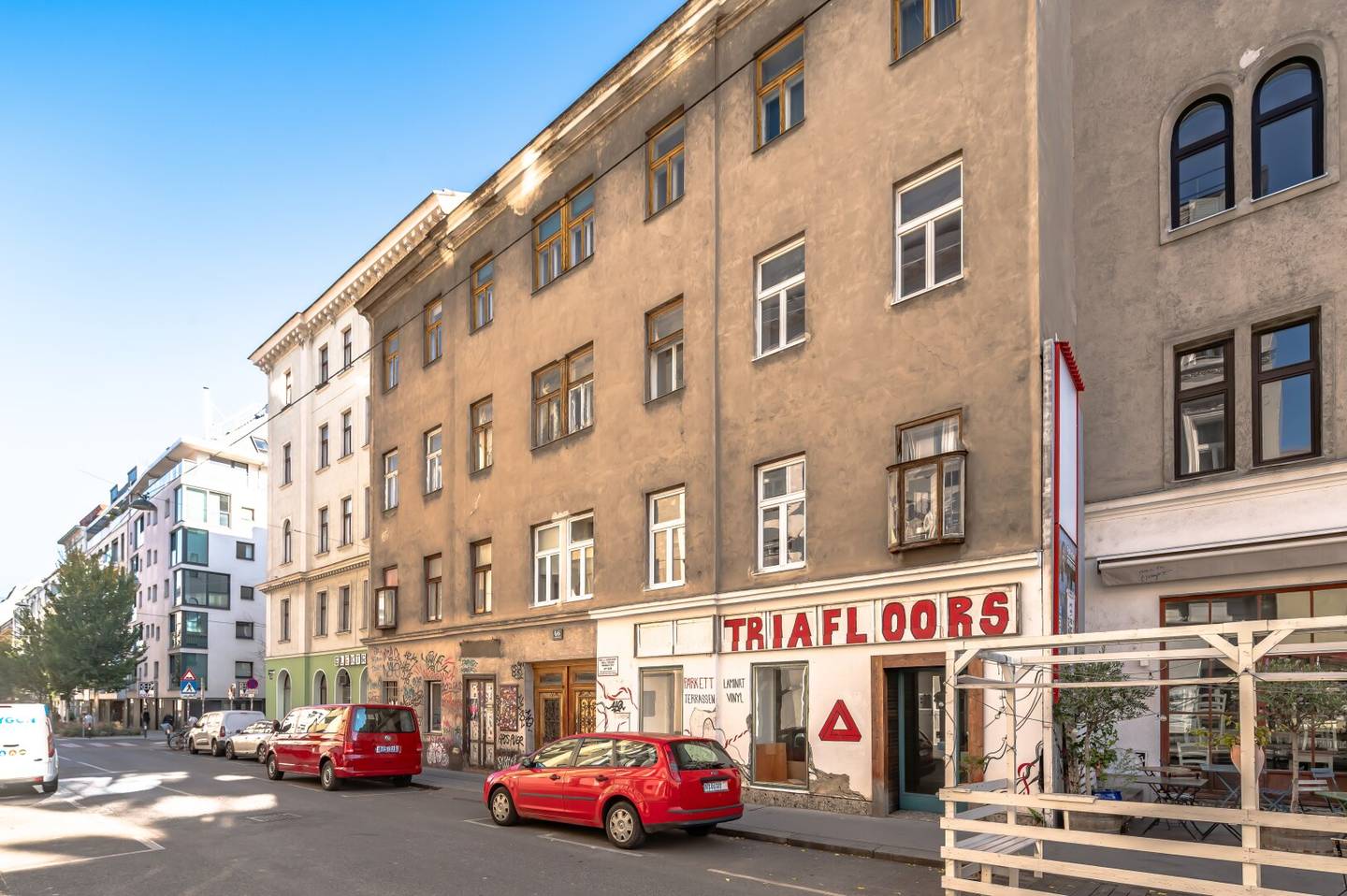 Bright period apartment in prime location in the Seventh - 84m²