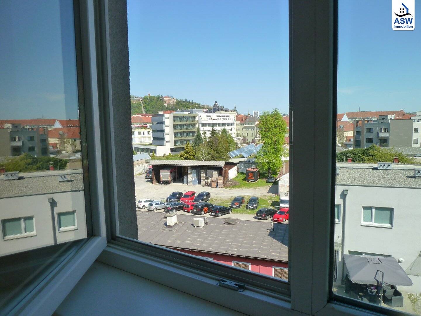 Moderne und top ausgestattete 3 - Zimmer Wohnung unweit Zentrum mit großer 21 m² Terrasse!