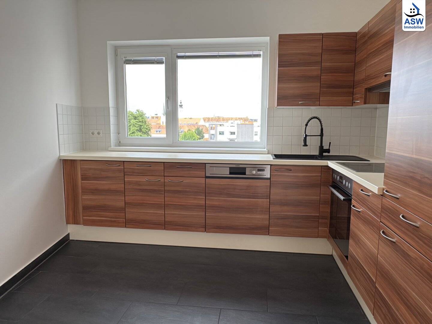Moderne und top ausgestattete 3 - Zimmer Wohnung unweit Zentrum mit großer 21 m² Terrasse!