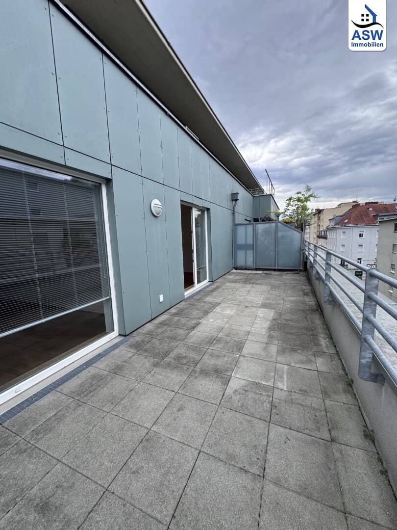 Moderne und top ausgestattete 3 - Zimmer Wohnung unweit Zentrum mit großer 21 m² Terrasse!