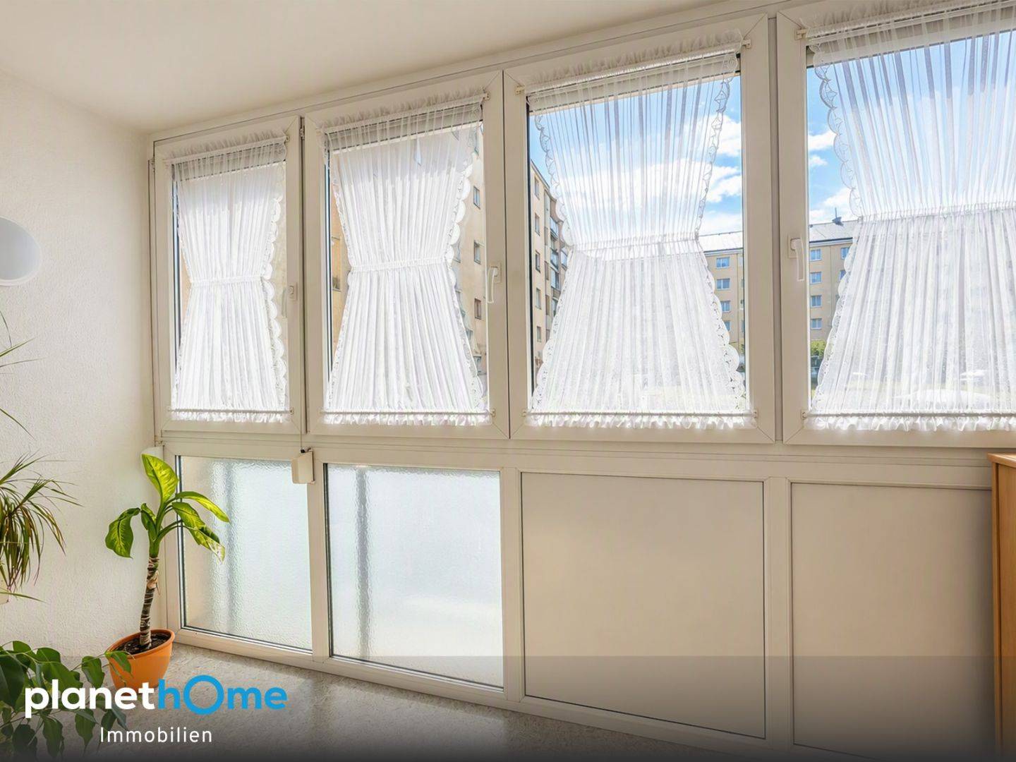Apartment near Donauinsel with glazed loggia